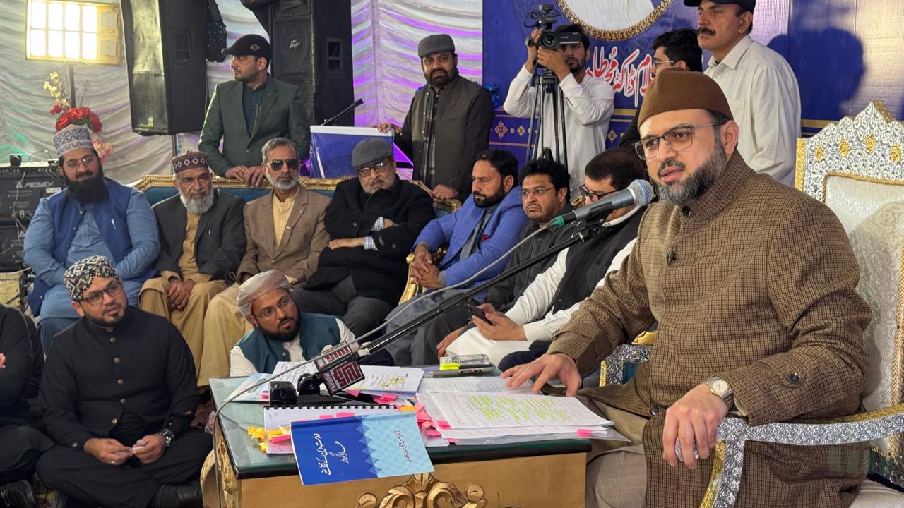 Dr Hassan Qadri addressing Dars e Quran in Lahore