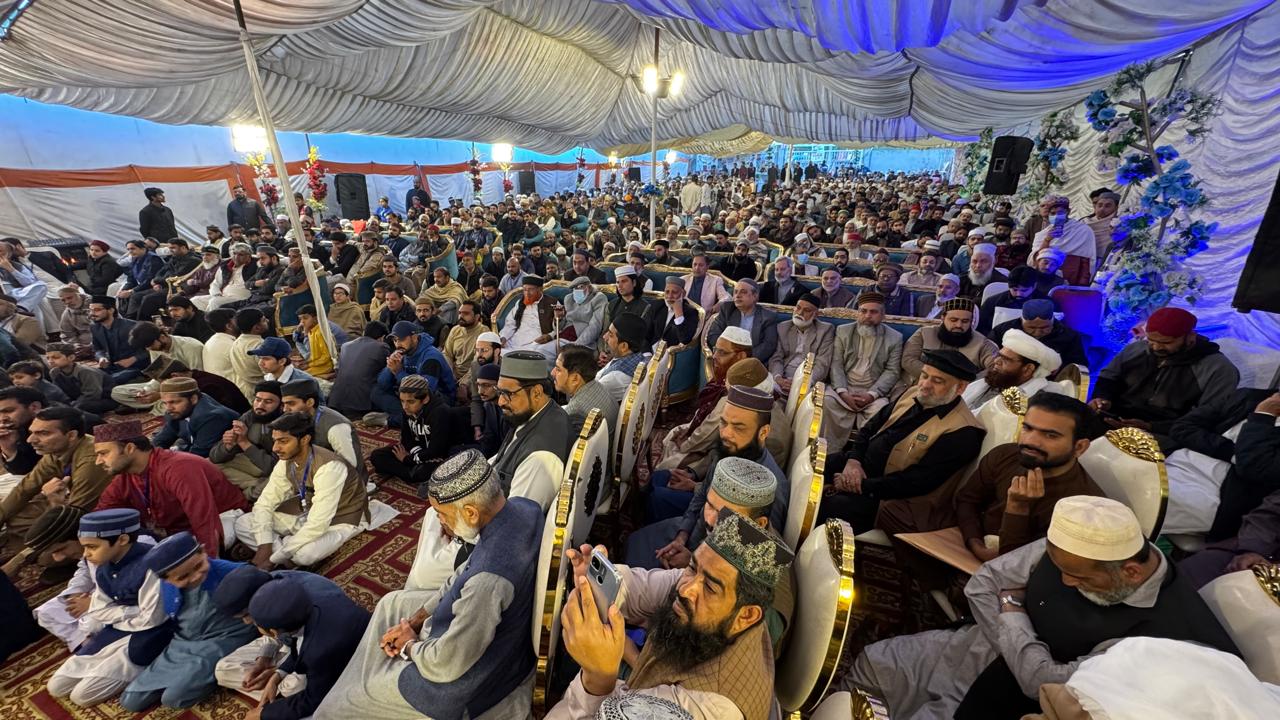 Dr Hassan Qadri addressing Dars e Quran in Lahore