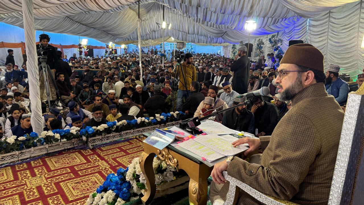 Dr Hassan Qadri addressing Dars e Quran in Lahore