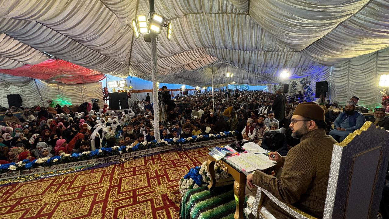 Dr Hassan Qadri addressing Dars e Quran in Lahore