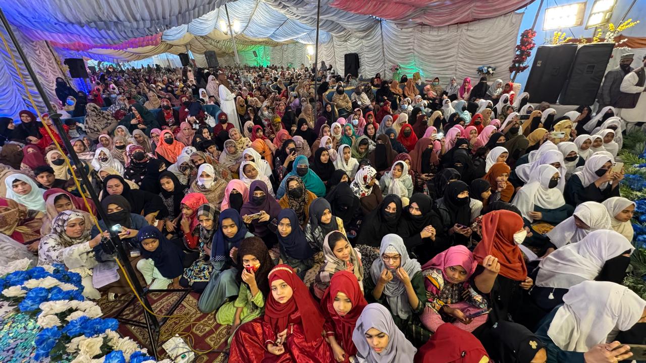 Dr Hassan Qadri addressing Dars e Quran in Lahore