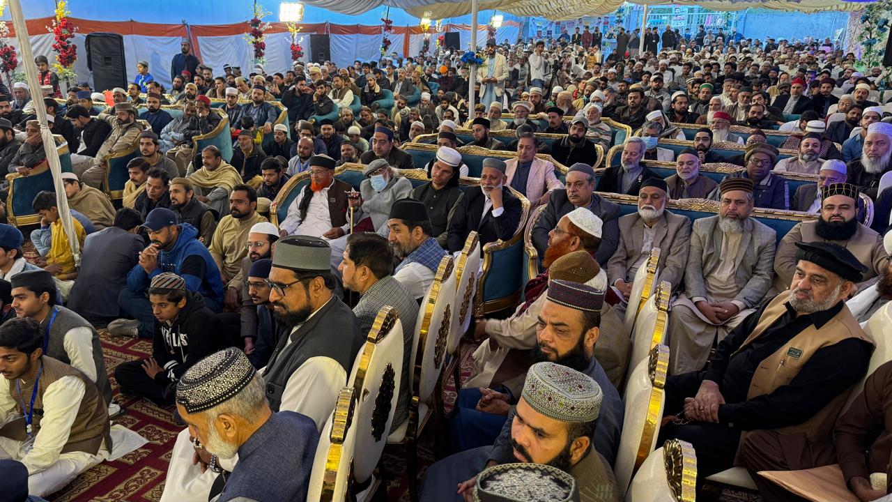 Dr Hassan Qadri addressing Dars e Quran in Lahore