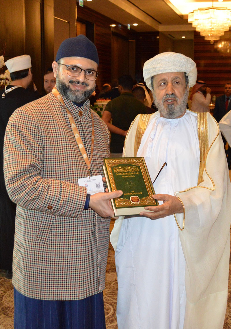 Dr. Hassan Mohiuddin Qadri Presents Dustur al-Madina al-Munawwara to Prof. Abbas Shuman