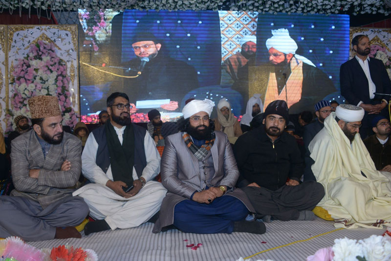 Dr Hassan Qadri at Dastar e Fazal gathering and the Urs of Mufti Pir M Abdul Aziz Noori