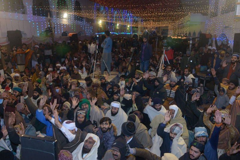 Dr Hassan Qadri at Dastar e Fazal gathering and the Urs of Mufti Pir M Abdul Aziz Noori