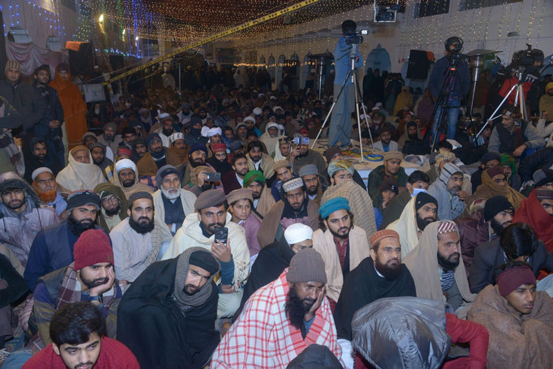 Dr Hassan Qadri at Dastar e Fazal gathering and the Urs of Mufti Pir M Abdul Aziz Noori