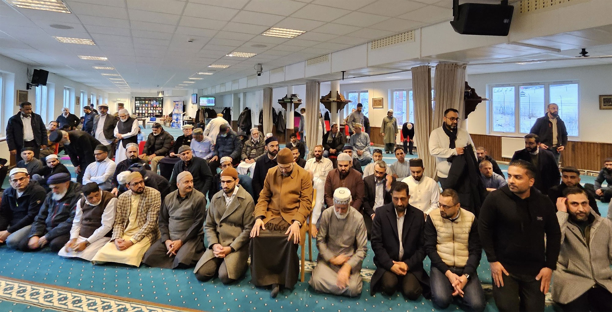 Dr Hassan Qadri attended Jumuah prayer at MQI Oslo