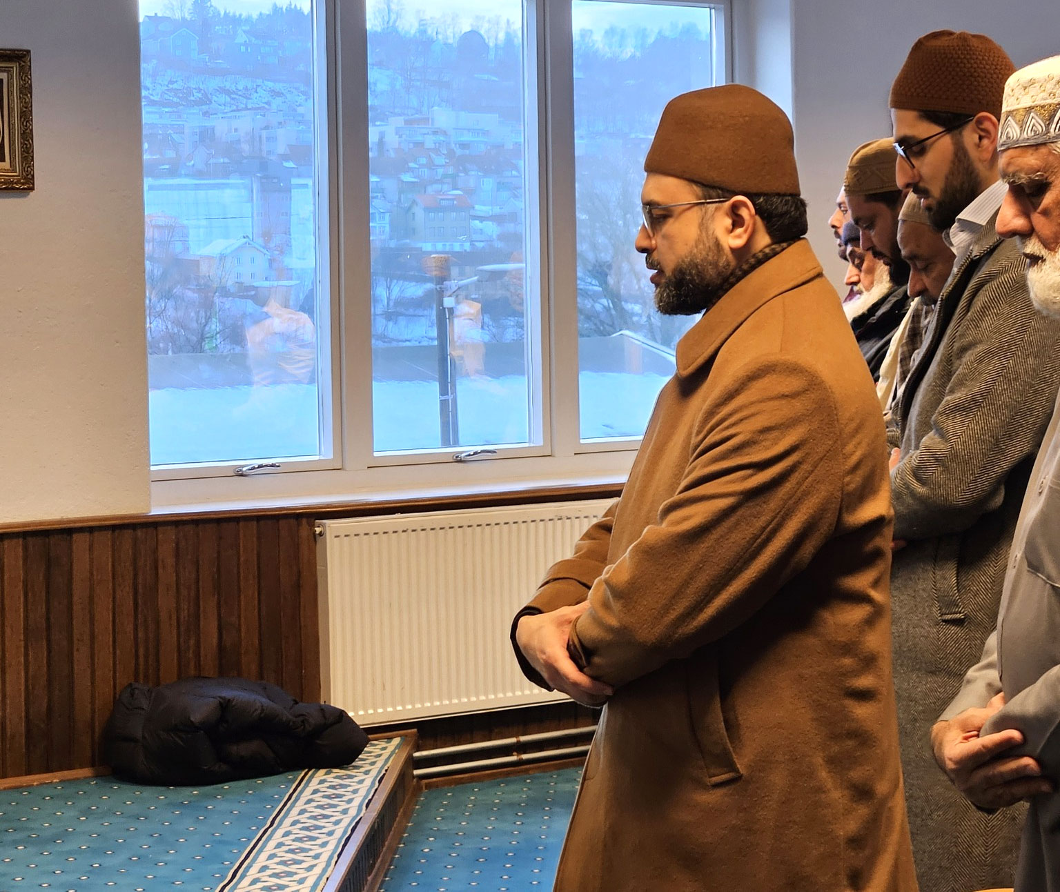 Dr Hassan Qadri attended Jumuah prayer at MQI Oslo