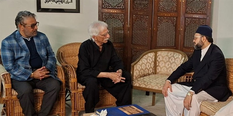 Dr Hassan Qadri meeting calligrapher Rasheed butt at his residence
