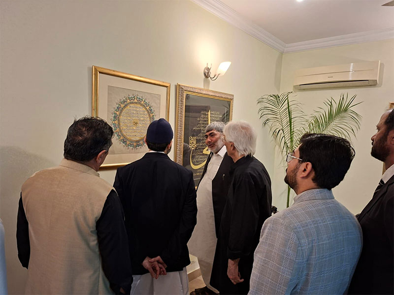 Dr Hassan Qadri meeting calligrapher Rasheed butt at his residence
