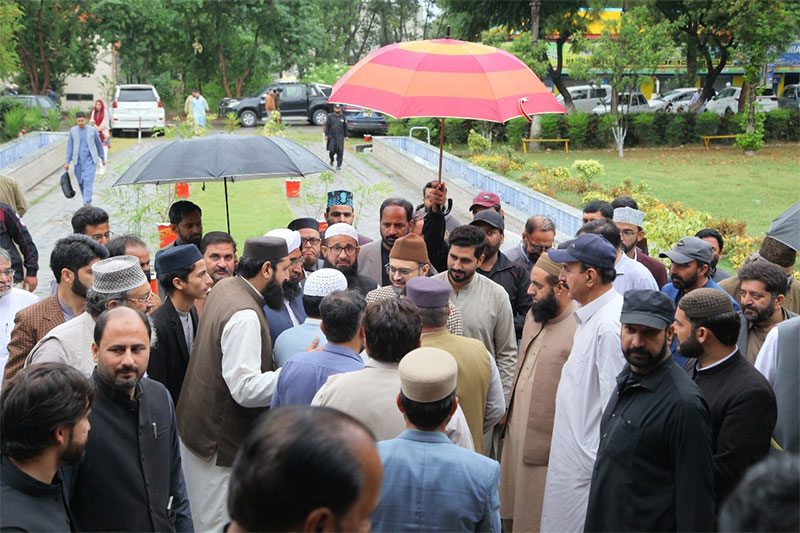 Dr Hassan Qadri visit Hazara University welcome by VC Iqbal Murtaza
