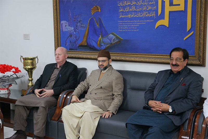 Dr Hassan Qadri visit Hazara University welcome by VC Iqbal Murtaza
