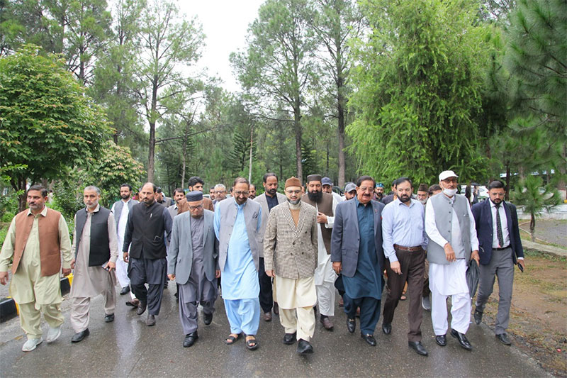 Dr Hassan Qadri visit Hazara University welcome by VC Iqbal Murtaza