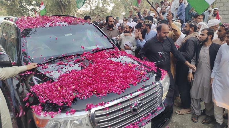 Dr hussain Qadri Warmly Welcomed at Dhaki Mor Tehsil Paharpur