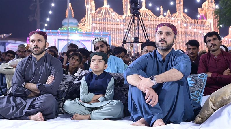 Dr Hussain Qadri Addresses Spiritual Gathering at Pir Zakri Dargah Nawabshah