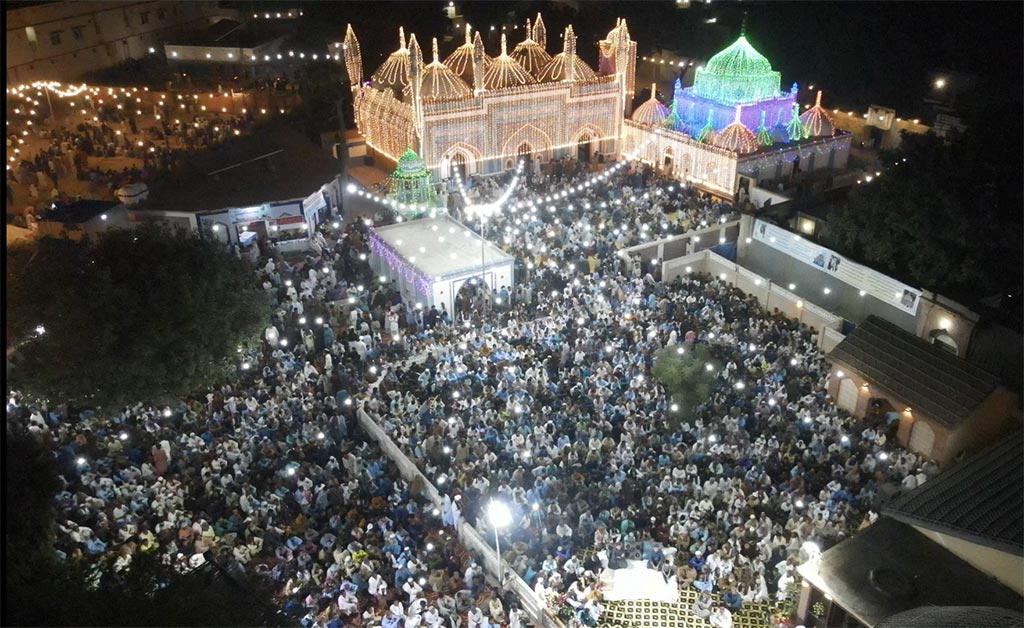 Dr Hussain Qadri Addresses Spiritual Gathering at Pir Zakri Dargah Nawabshah