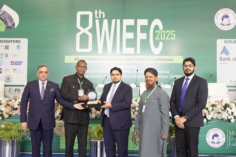 Prof. Dr. Hussain Mohi-ud-Din Qadri present shields to panelists at 8th WIEFC 2025 