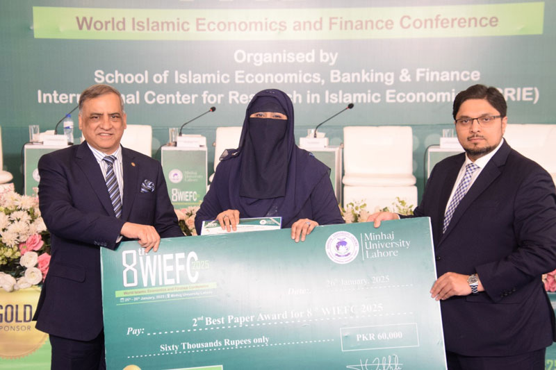 Prof. Dr. Hussain Mohi-ud-Din Qadri present shields to panelists at 8th WIEFC 2025 