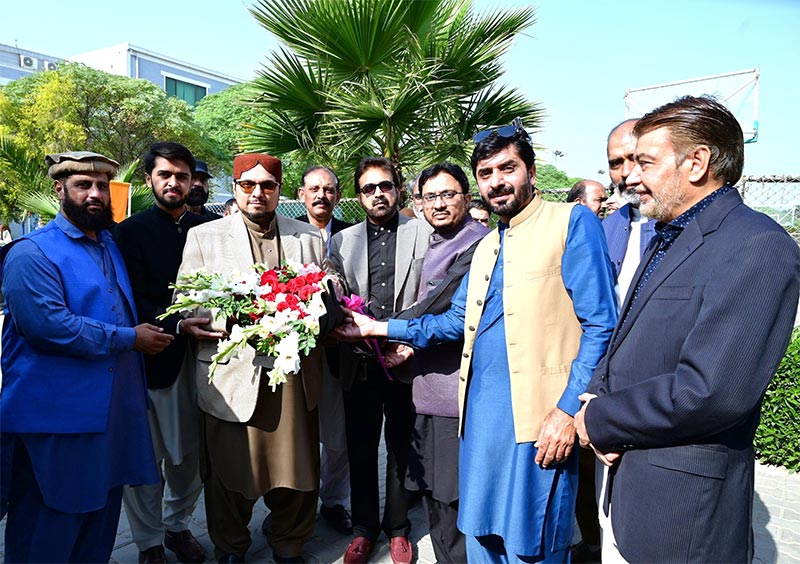 Dr Hussain Qadri Meeting with COSIS Graduates Session 2003