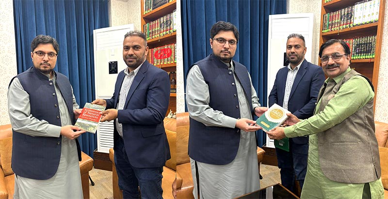 Dr Hussain Qadri Meets Dr Saddam Aziz and Amjad Faizi-from MQI HongKong