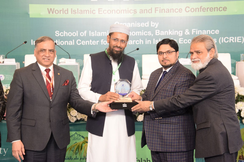 Prof. Dr. Hussain Mohi-ud-Din Qadri present shields to panelists at 8th WIEFC 2025 