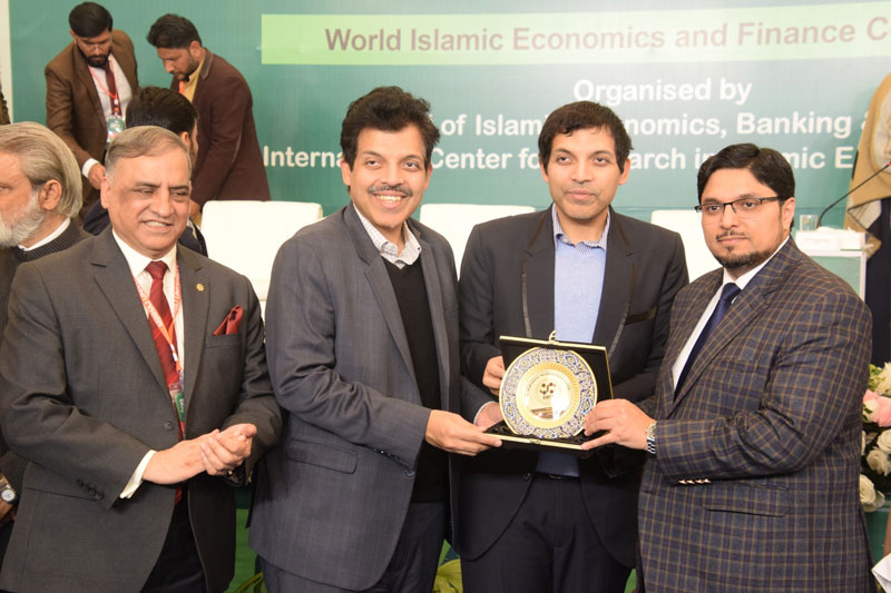 Prof. Dr. Hussain Mohi-ud-Din Qadri present shields to panelists at 8th WIEFC 2025 