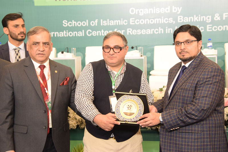 Prof. Dr. Hussain Mohi-ud-Din Qadri present shields to panelists at 8th WIEFC 2025 