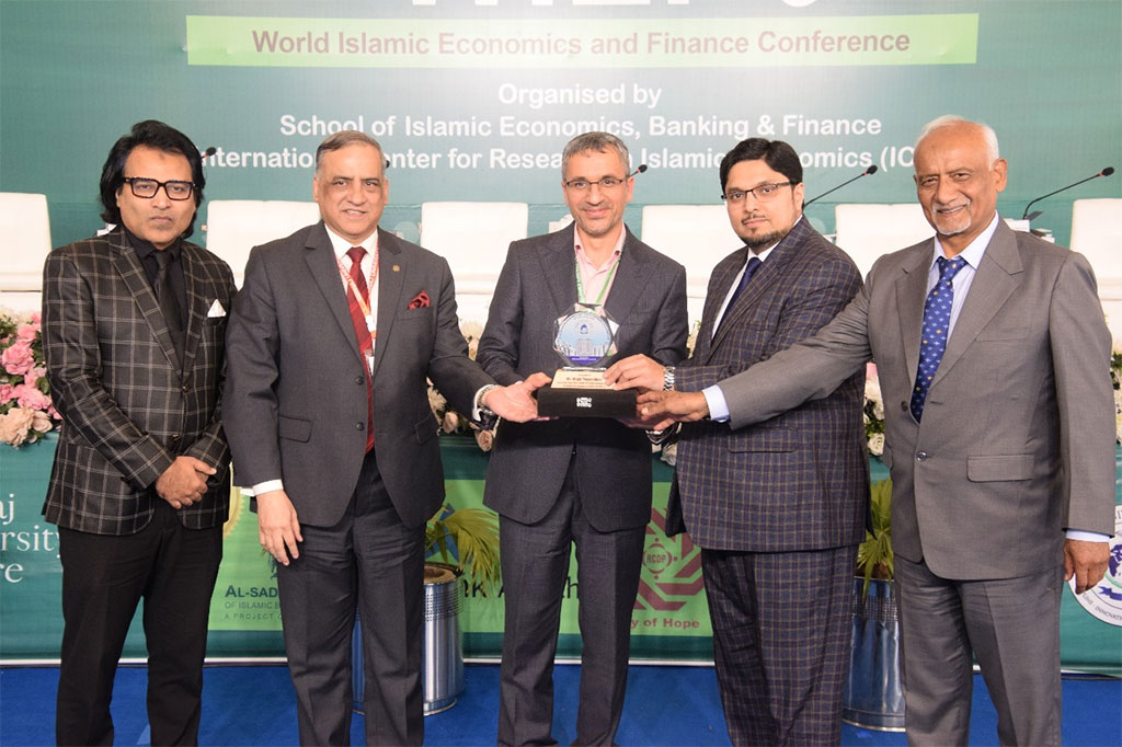 Prof. Dr. Hussain Qadri Presents Souvenirs to Panelists at 8th WIEFC 2025