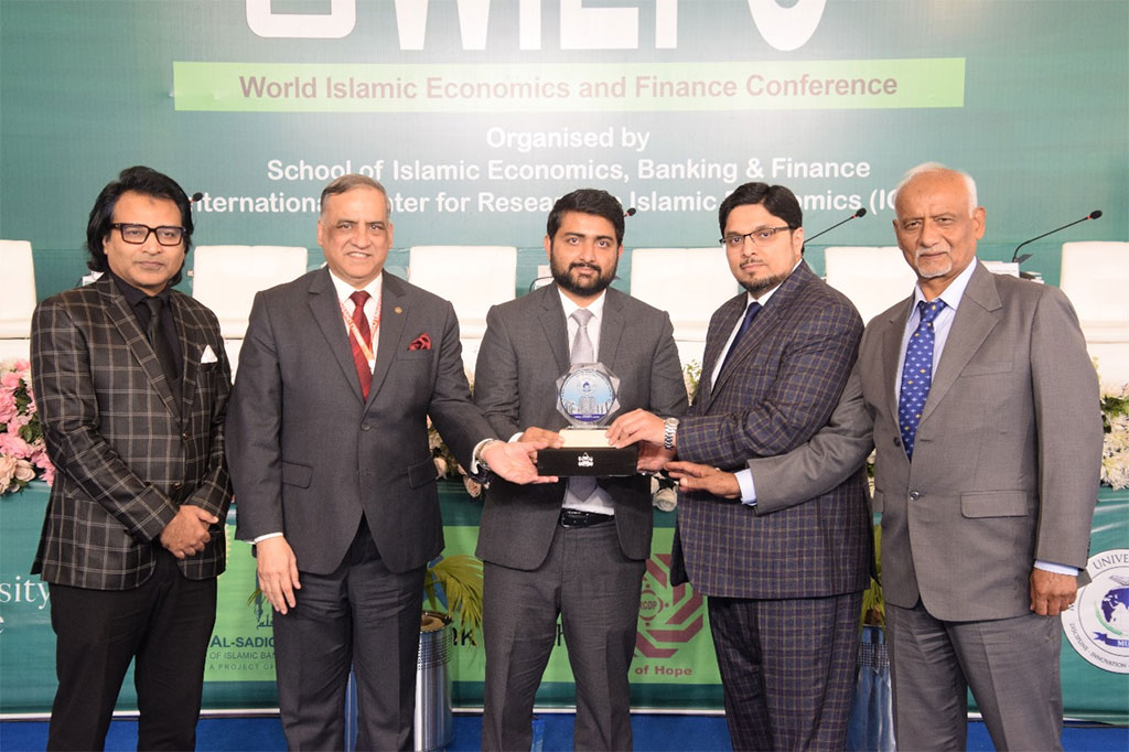 Prof. Dr. Hussain Qadri Presents Souvenirs to Panelists at 8th WIEFC 2025