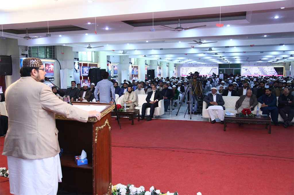 Dr Hussain Qadri addresses the Haftha e Taqreebat