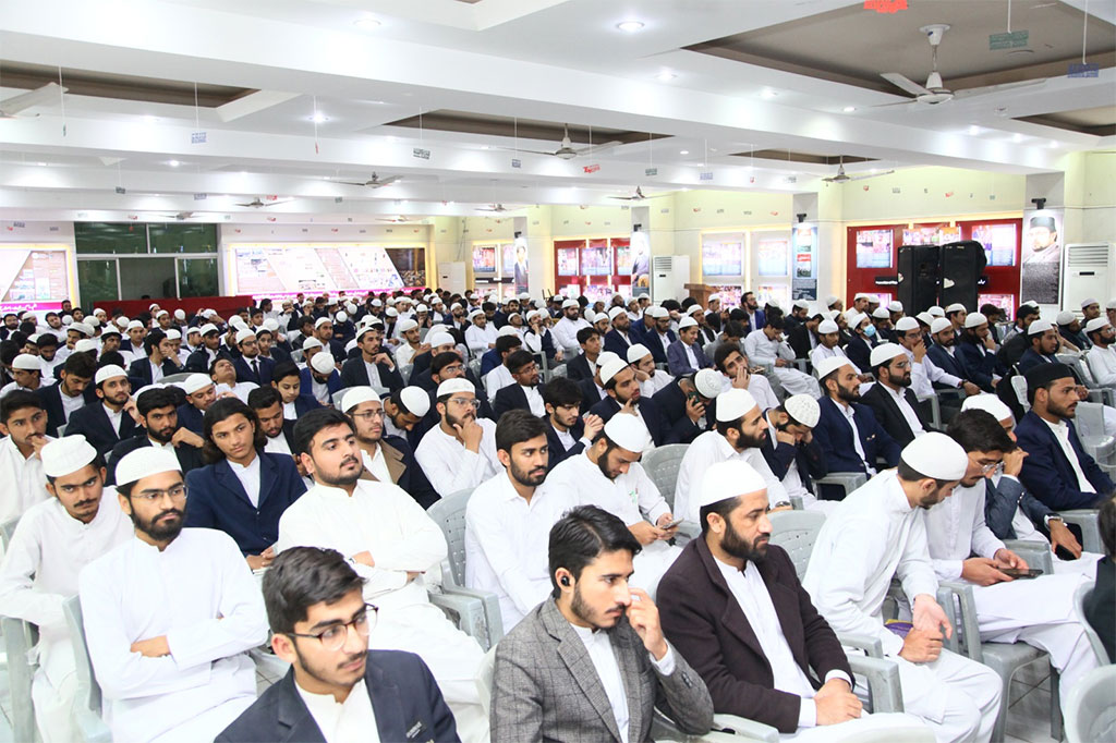 Dr Hussain Qadri addresses the Haftha e Taqreebat