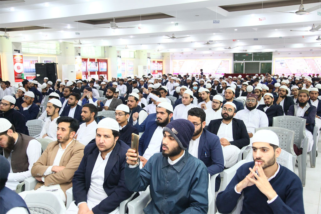 Dr Hussain Qadri addresses the Haftha e Taqreebat