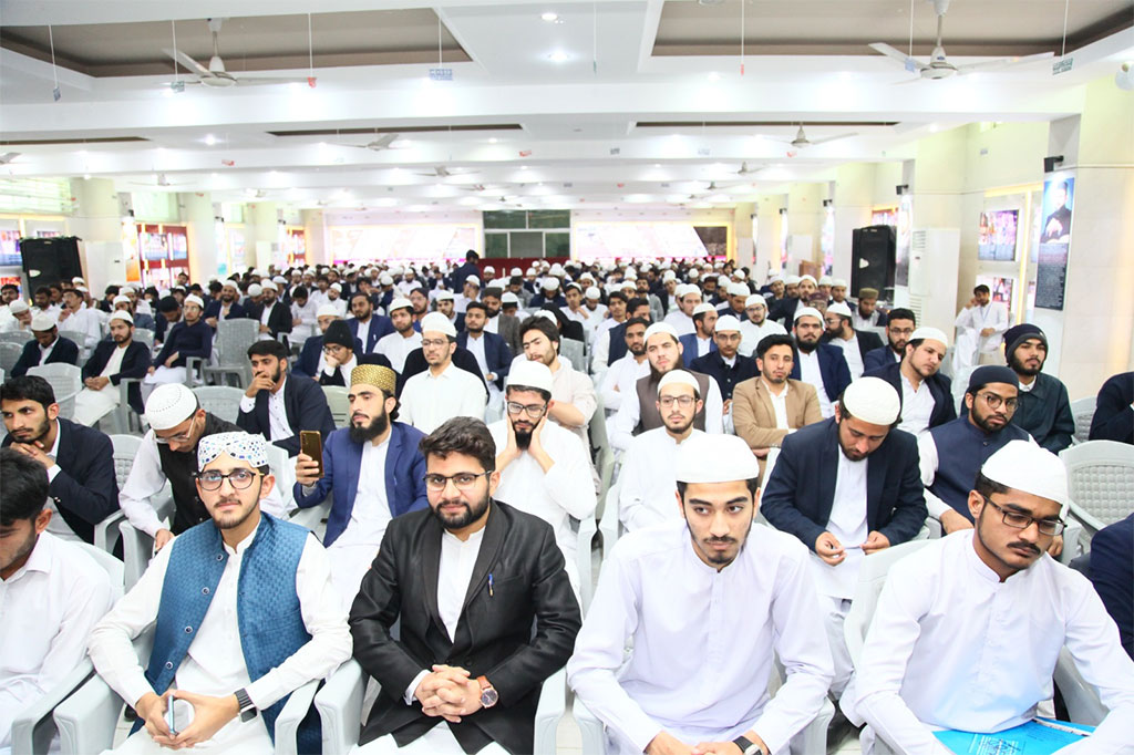 Dr Hussain Qadri addresses the Haftha e Taqreebat