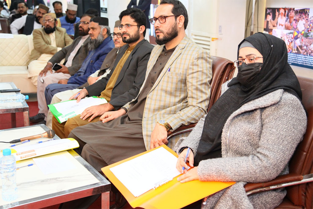 Dr Hussain Qadri addresses the Haftha e Taqreebat