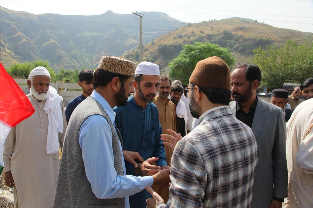 Haripur Dr Hussain Mohi ud Din Qadri Fateha Haji Abdul Rehman Grave