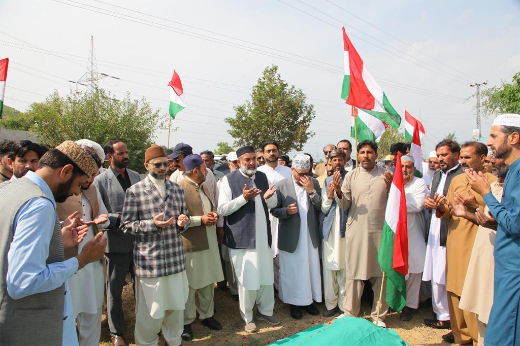Haripur Dr Hussain Mohi ud Din Qadri Fateha Haji Abdul Rehman Grave