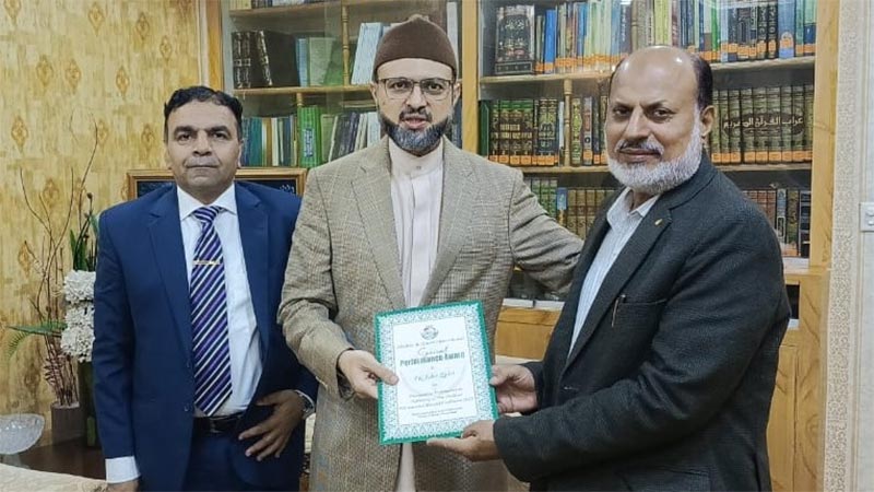 Minhaj Publications Staff with Brig Umer Hayat Meeting Dr-Hassan-Qadri