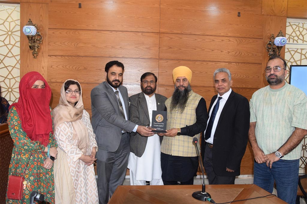 Minhaj University Lahore Celebrates Birthday of Baba Guru Nanak with Sikh Delegation