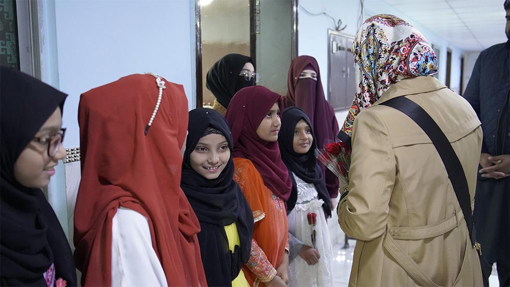 Mrs fizza hussain qadri visit aaghosh orphan care home