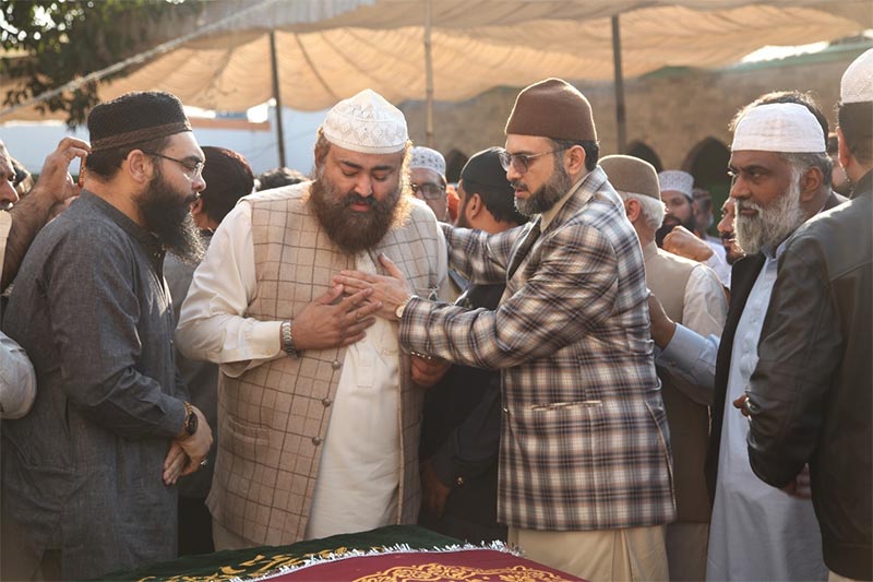 Prof Dr Hassan Mohiuddin Qadri Visit Darbar Aliya Chishtia Kamonke