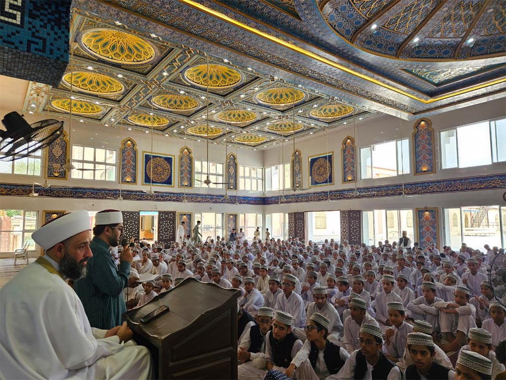 Shaykh Ahamd Badrah addressing Khutba Jummah at Jmaia al Minhaj Aghosh Complex