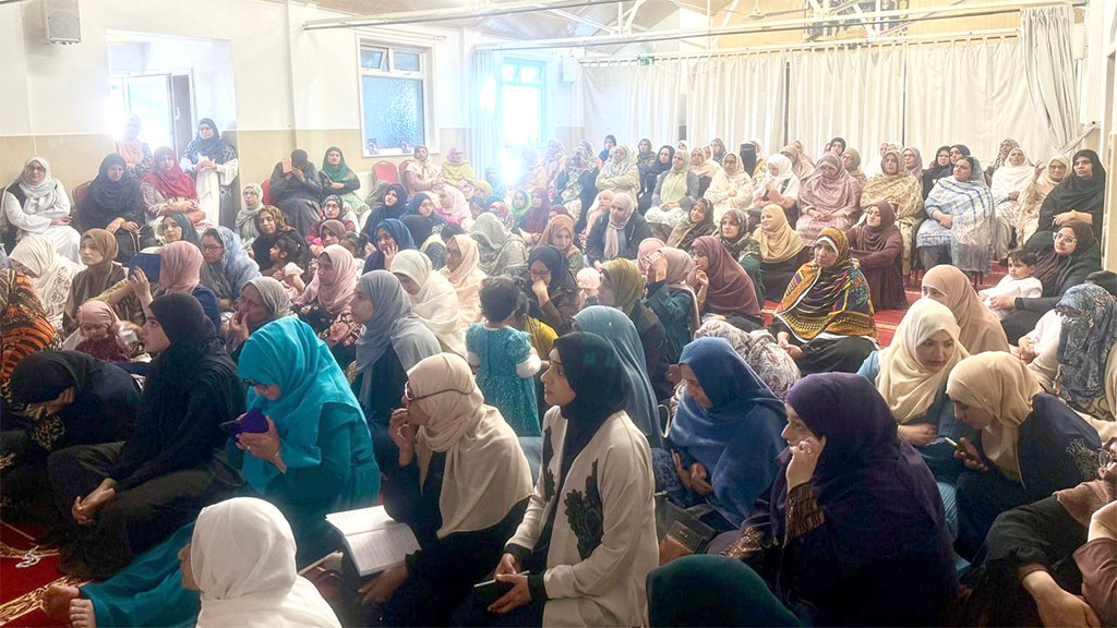 Shaykh-ul-Islam Leads Friday Prayers at MQI Nelson During UK Visit