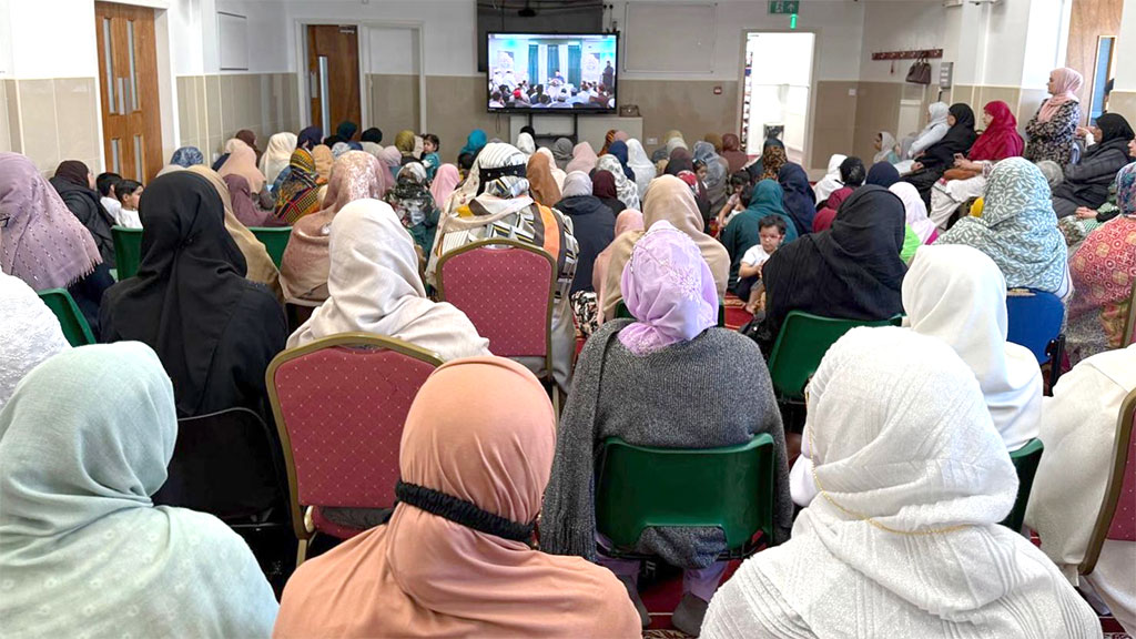 Shaykh-ul-Islam Leads Friday Prayers at MQI Nelson During UK Visit