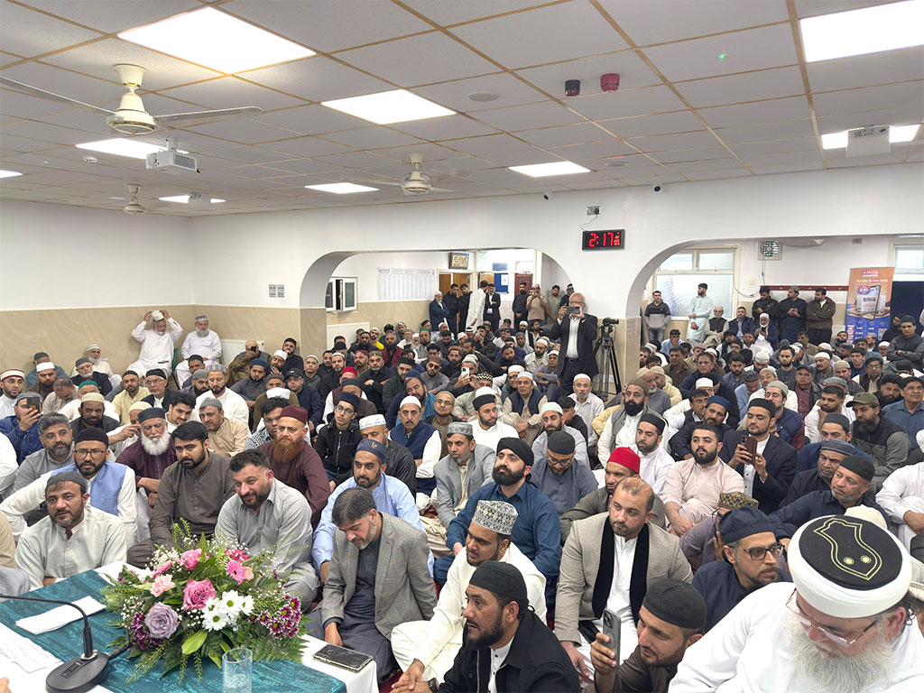 Shaykh-ul-Islam Leads Friday Prayers at MQI Nelson During UK Visit