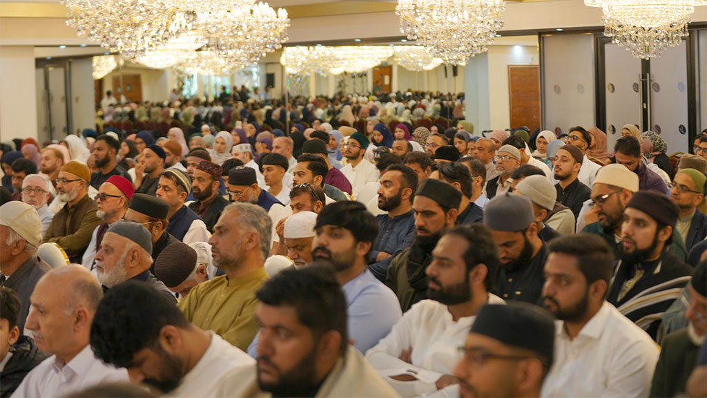 UK: Shaykh-ul-Islam addresses MQI Members on Early Childhood Development, Family Responsibility, and Community Vision