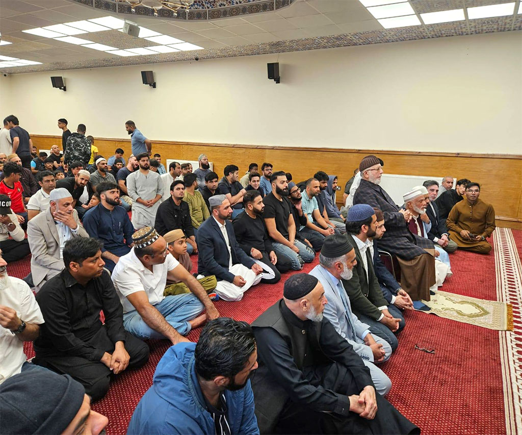Glasgow: Shaykh ul Islam Dr Muhammad Tahir-ul-Qadri offered the Jummah Prayer at the Minhaj-ul-Quran Islamic Centre