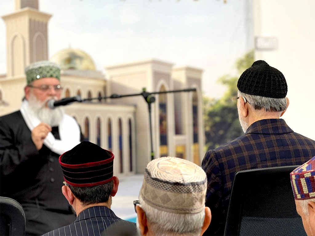UK, Bradford : Spiritual Revival at Madinat al Zahra – Jumma with His Eminence Shaykh-ul-Islam Dr Muhmmad Tahir-ul-Qadri
