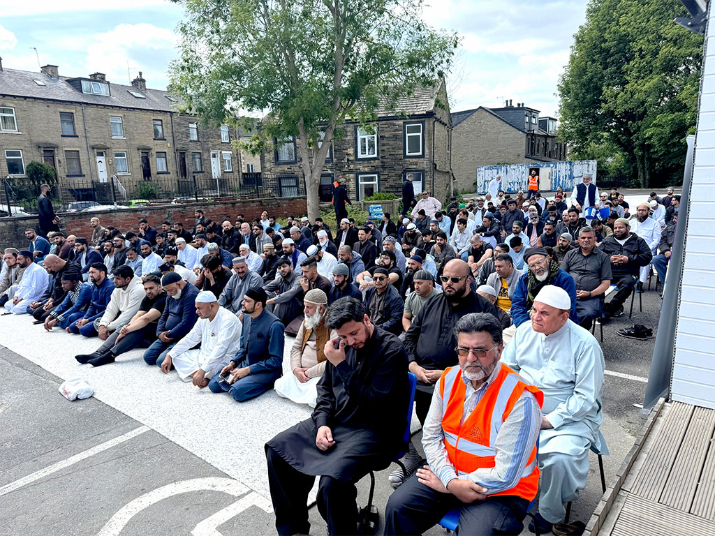 UK, Bradford : Spiritual Revival at Madinat al Zahra – Jumma with His Eminence Shaykh-ul-Islam Dr Muhmmad Tahir-ul-Qadri