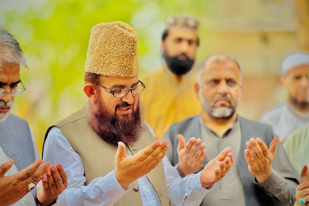 Tribute to the Martyrs of Model Town – Pakistan Awami Tehreek Delegation Visits Graves