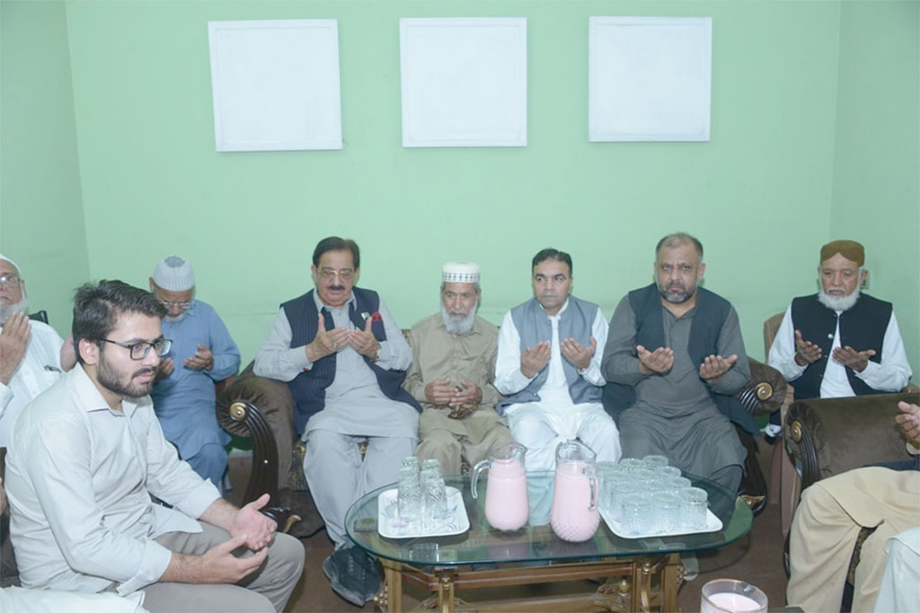 Tribute to the Martyrs of Model Town – Pakistan Awami Tehreek Delegation Visits Graves
